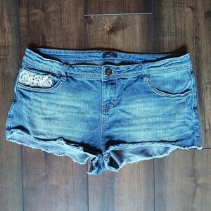 Rue21 stretch denim shorts mid-rise women's size 11/12 with embroidered pockets